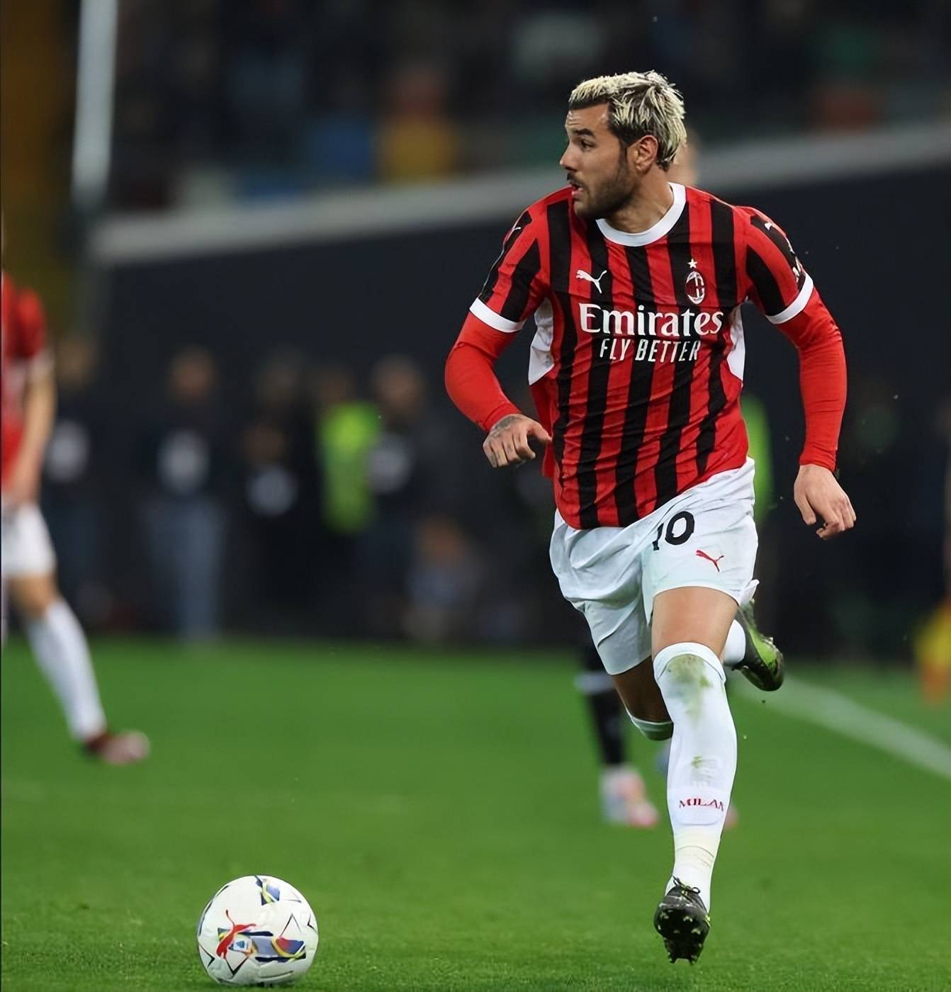 米乐体育官网-AC米兰进攻犀利，客场大胜沙尔克的简单介绍