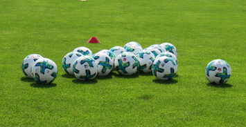 米乐体育网站-恩菲尔德前锋线组合默契提升，世俱杯争冠利器